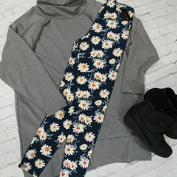 NWT Leggings Depot Navy Floral Leggings - Picture 1 of 6